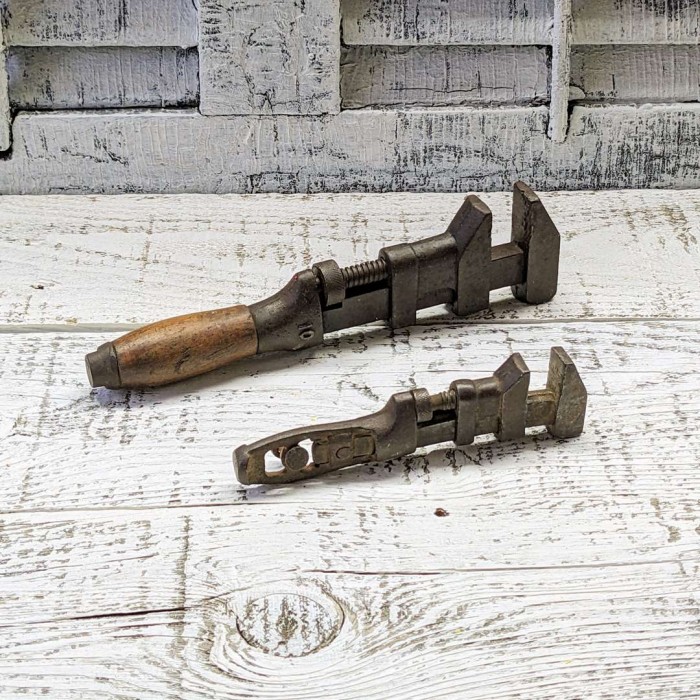 Pipe Wrench Monkey antique (2pcs)